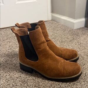 Universal Thread Tan Suede Ankle Boots